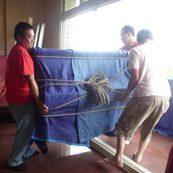 鋼琴、魚缸專運(yùn)現(xiàn)場